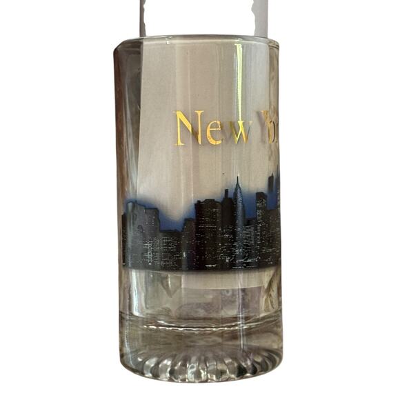 VTG New York Skyline Mug Twin Towers Statue of Liberty Tourist Souvenir NYC - Picture 3 of 8